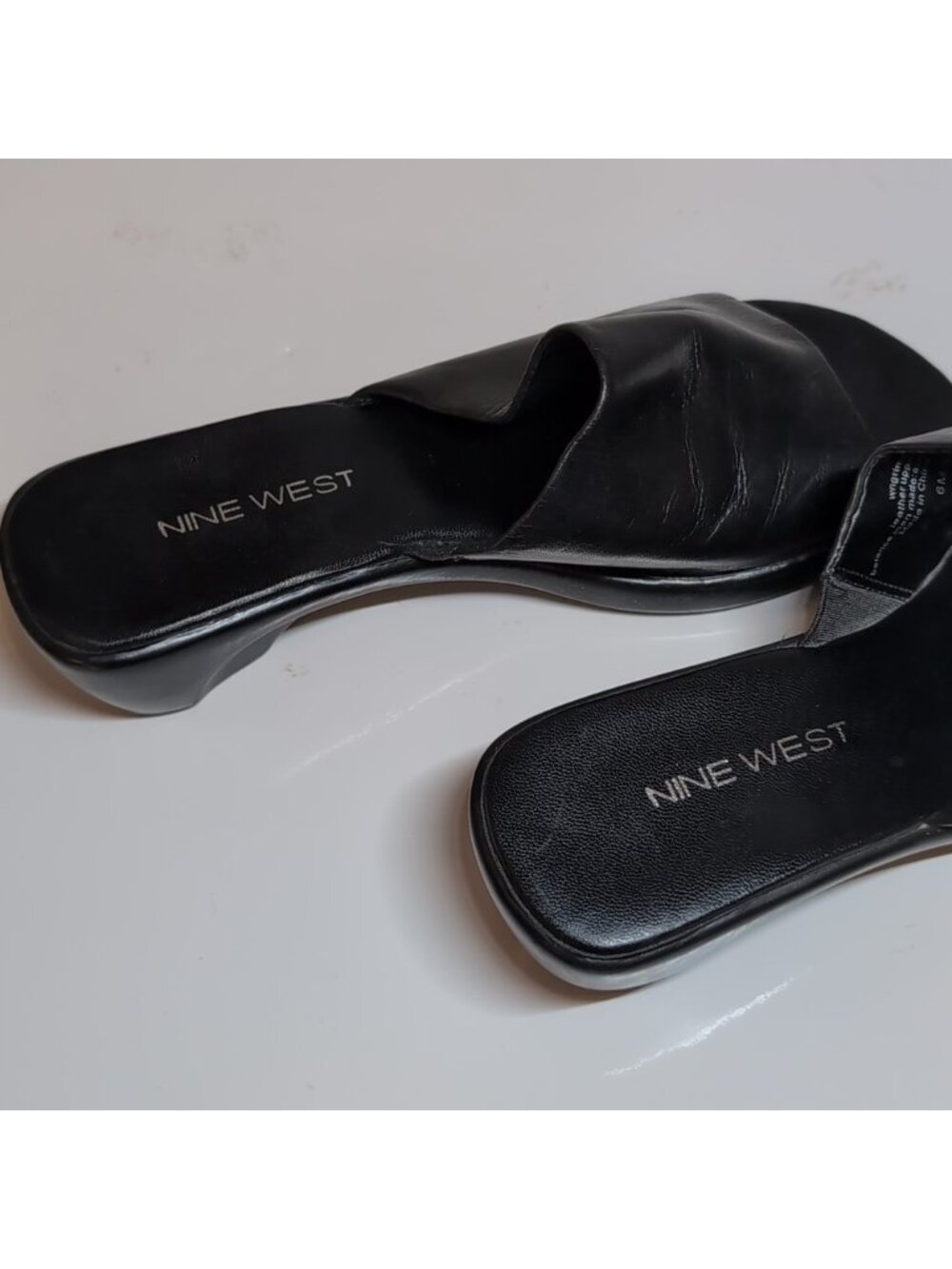 💠Nine West Grimace Black Leather Low Wedge Slide Sandals Womens Size 6 - Picture 7 of 11